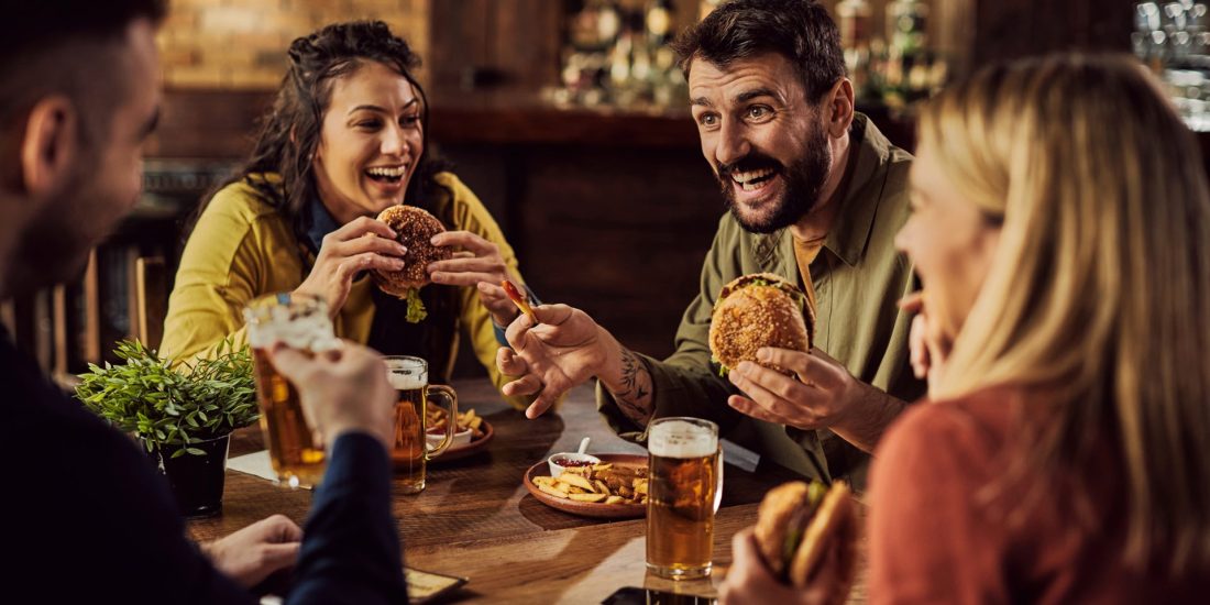 Restaurantes adotam IA no WhatsApp para fugir das taxas dos apps e fidelizar o cliente no delivery