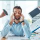 Pressa, estresse e ultraprocessados: como o trabalho está moldando (e prejudicando) a vida dos brasileiros