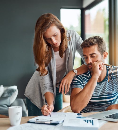Inadimplência bate recorde histórico no país e atinge 74,31 milhões de consumidores em março, aponta CNDL e SPC Brasil
