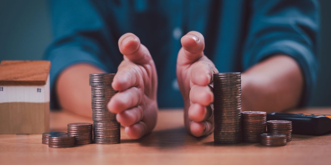 Quando o clique custa caro: 1 em cada 3 consumidores se endivida por compras por impulso