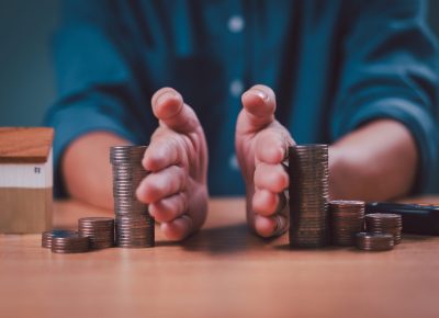 Quando o clique custa caro: 1 em cada 3 consumidores se endivida por compras por impulso
