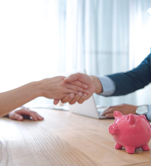 29% dos consumidores usaram nome de terceiros para fazer compras, aponta CNDLSPC Brasil