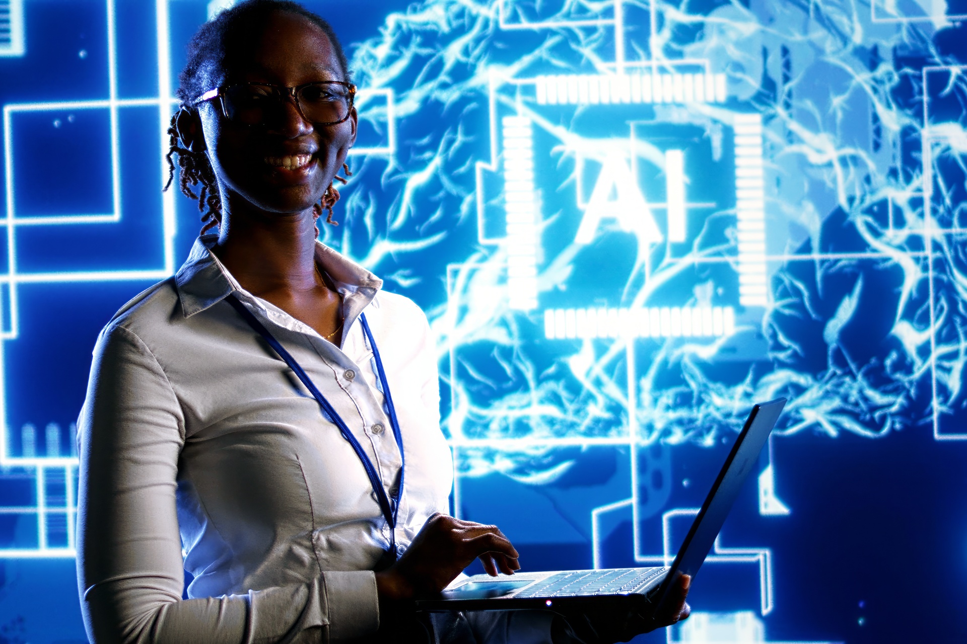 Uso de IA cresce 72% e amplia risco jurídico sobre dados e prompts