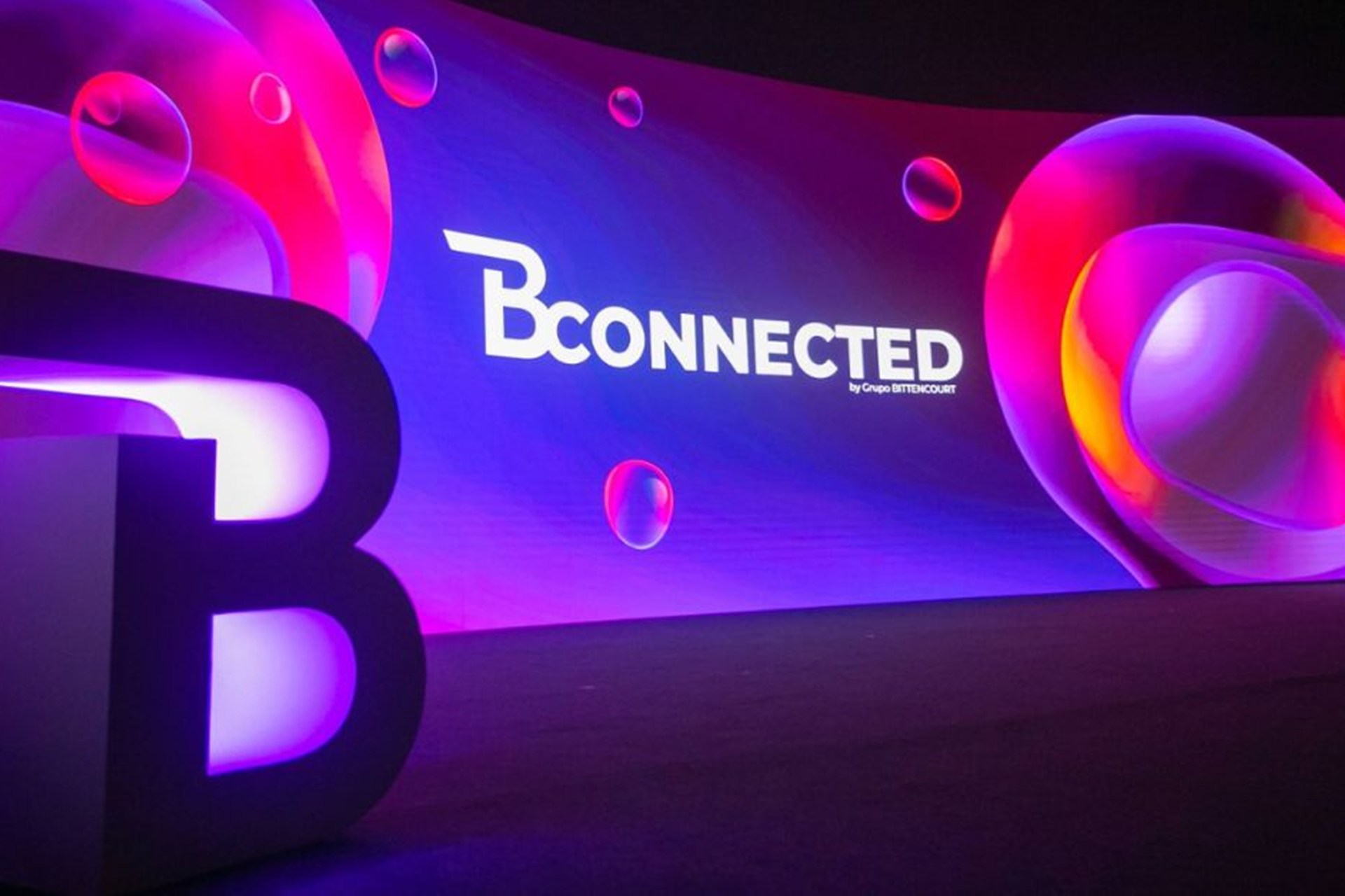 BCONNECTED 2025 debate como crescer em um mundo hiperconectado e em constante transformação