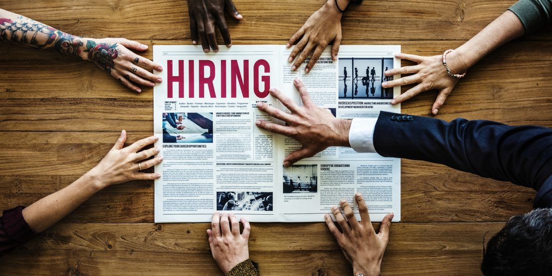 Pequenos negócios puxam freio nas contratações para o fim de ano, diz levantamento