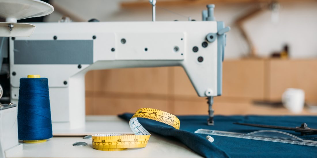 Geração Z já representa mais da metade dos consumidores de máquinas de costura no Brasil, aponta pesquisa de mercado da Singer