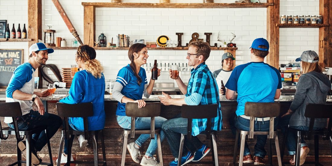 Reservas em bares e restaurantes seguem em alta em 2025, indica pesquisa da Tagme e Abrasel