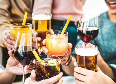 Consumo de bebidas alcoólicas cai mundialmente, varejo se adapta a nova demanda