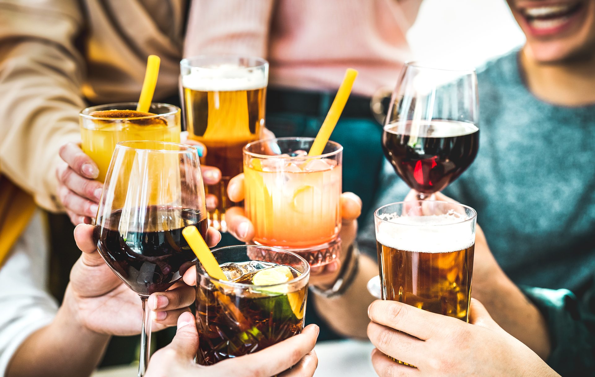 Consumo de bebidas alcoólicas cai mundialmente, varejo se adapta a nova demanda
