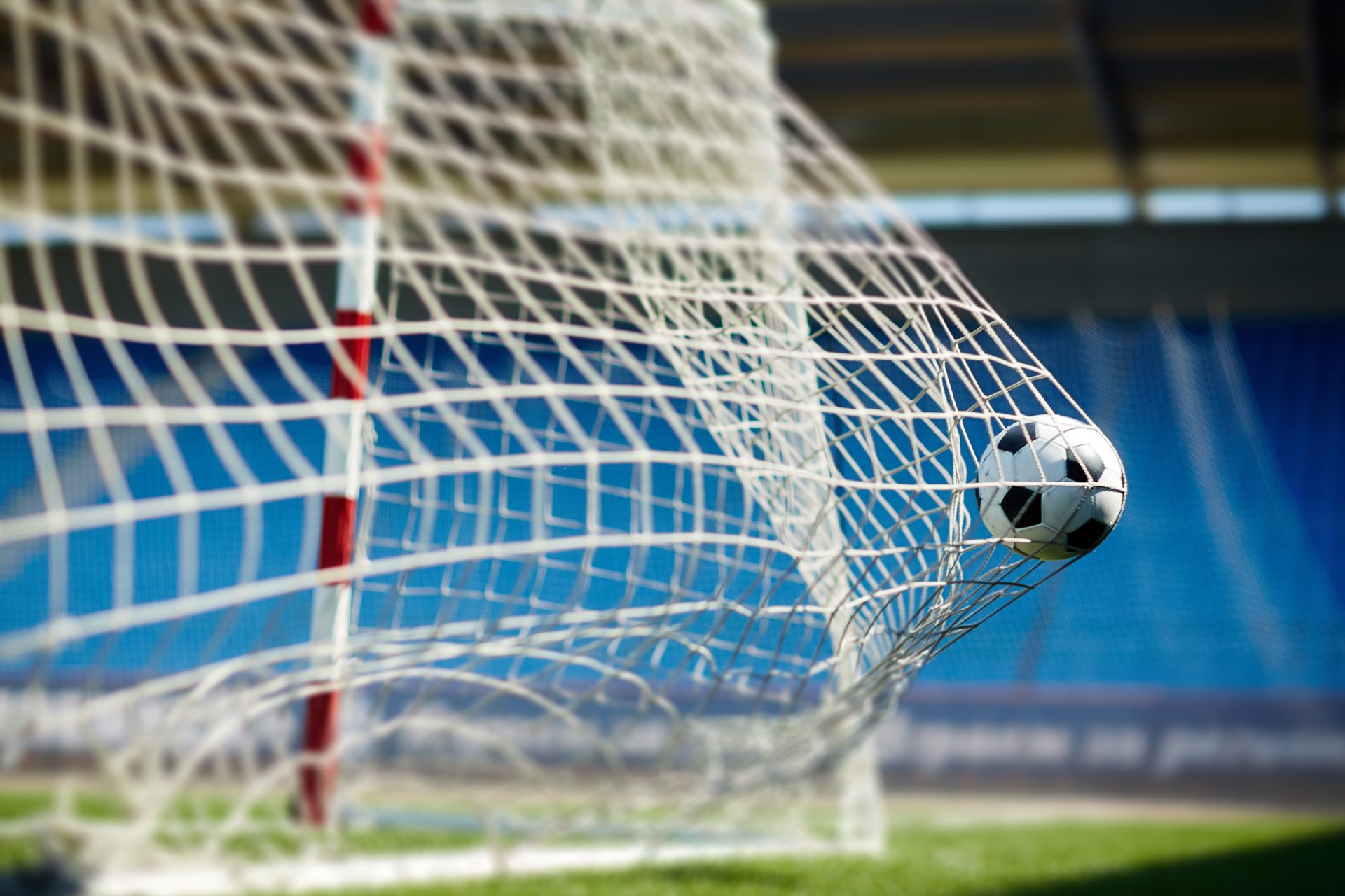 Principal competição do futebol de seleções impulsiona consumo e reforça importância da produção sob demanda com eficiência e personalização