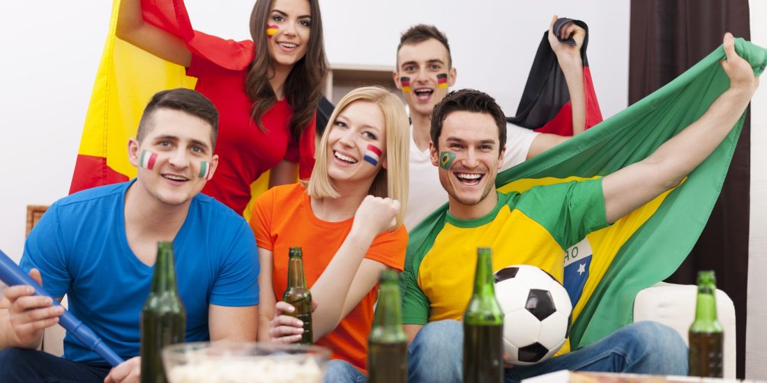 Estreia da Seleção Brasileira na Copa do Mundo deve impulsionar churrasco, cerveja e delivery