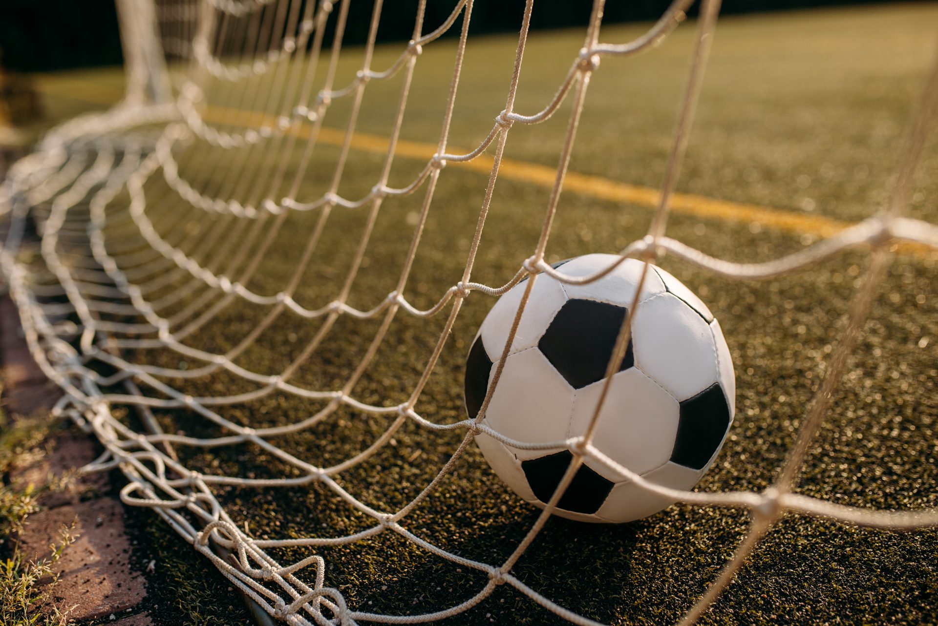 Jogo entre Brasil e Marrocos deve movimentar bares e supermercados em todo o país