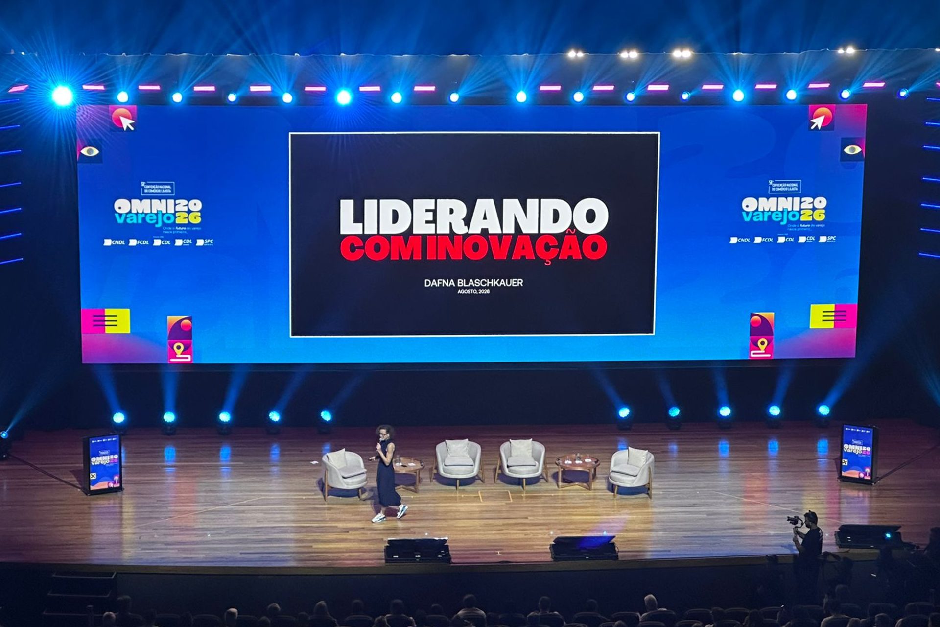 Dafna Blaschkauer mostra no OmniVarejo 2026 por que liderança vai além de bater metas