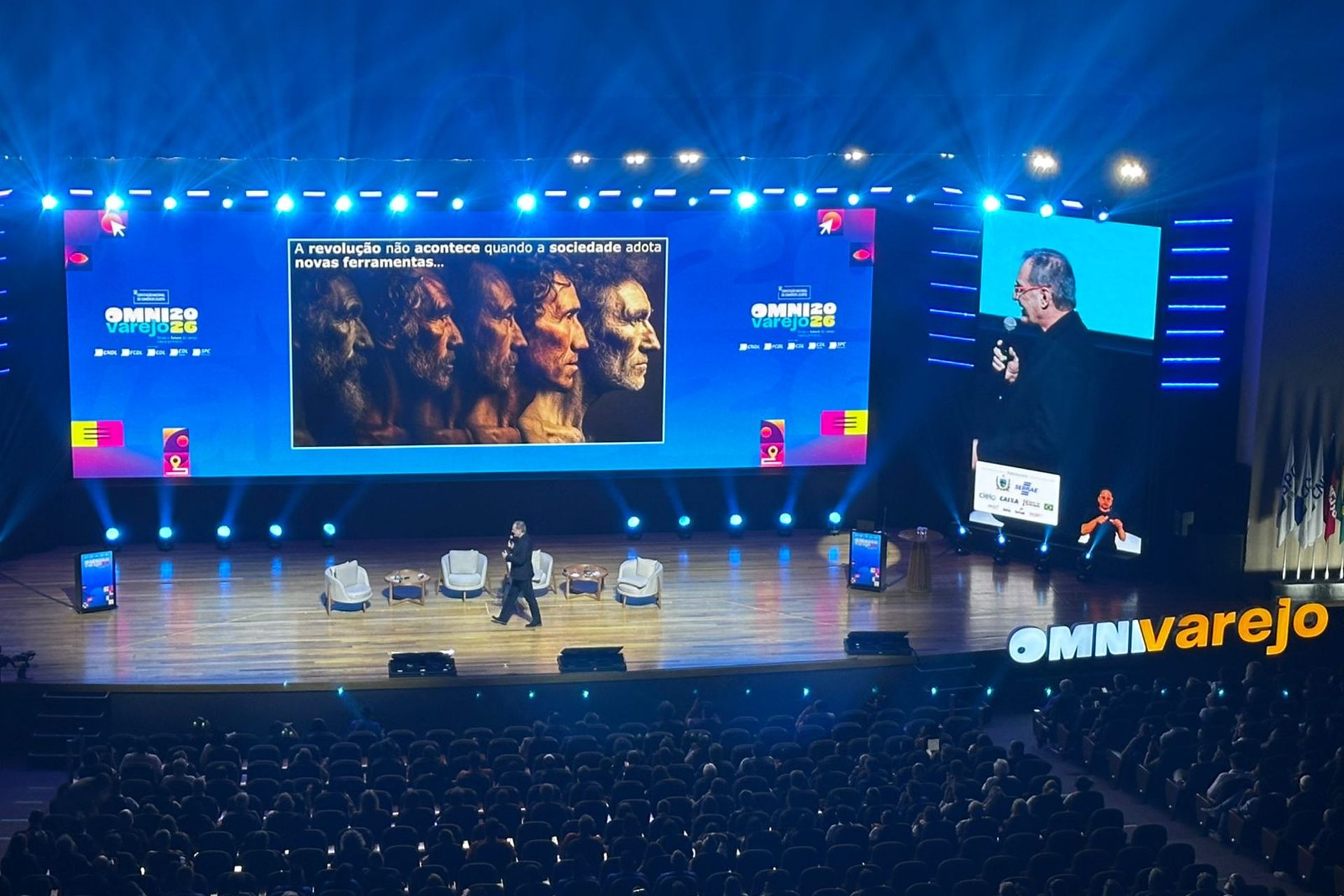 Walter Longo analisa impactos da inteligência artificial sobre os negócios no OmniVarejo 2026