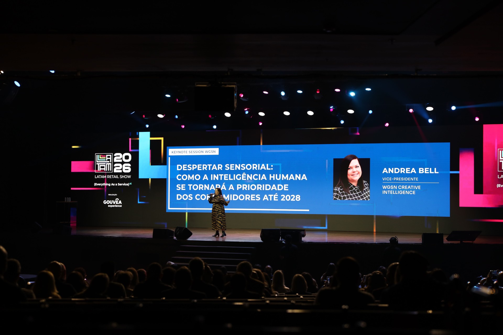 Latam Retail Show 2026 debate impacto da IA, comportamento do consumidor e desafios da liderança no primeiro dia do evento