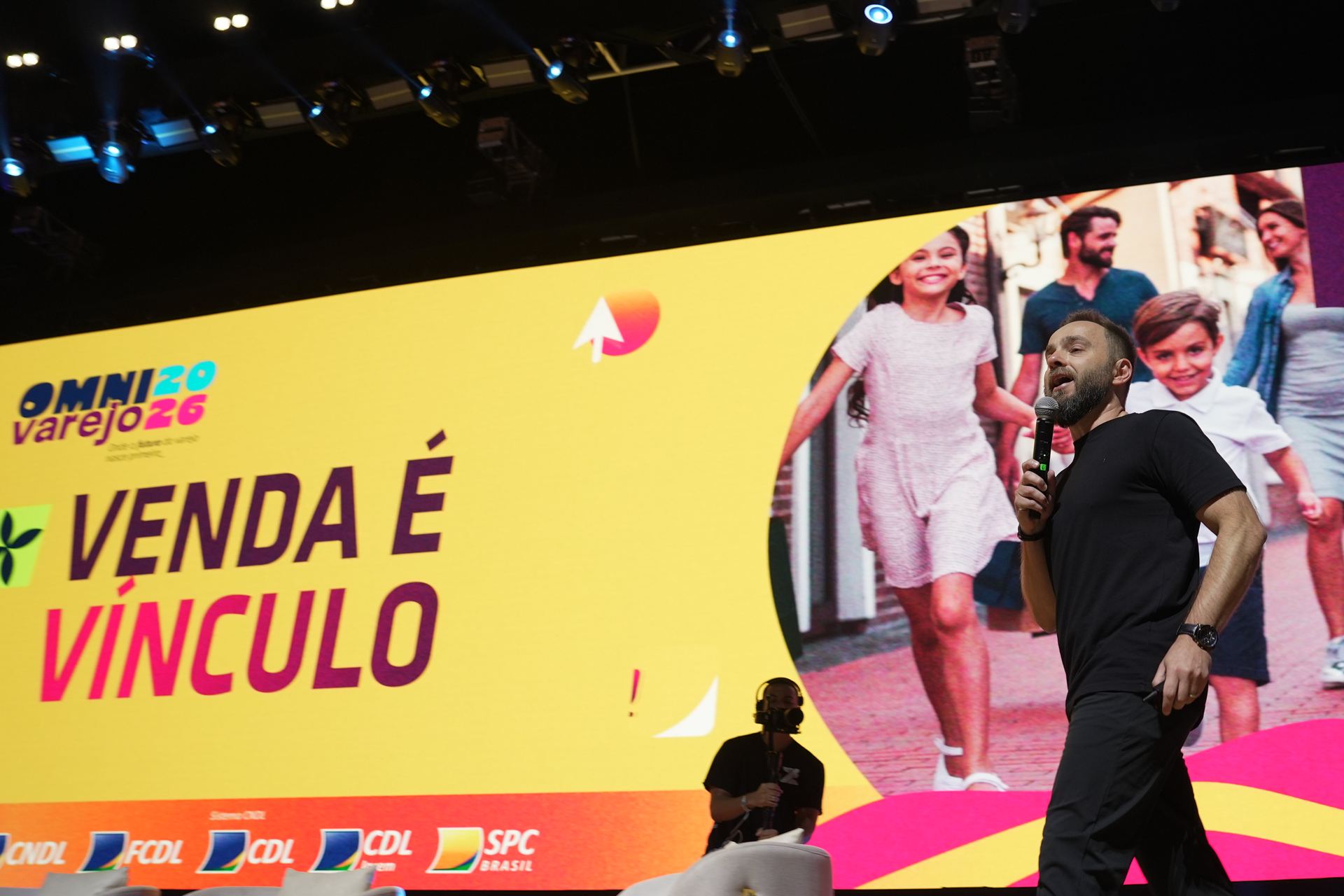Quanto mais tecnologia temos, mais humanos precisamos ser
